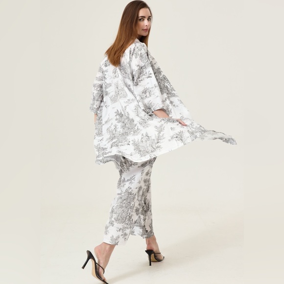 Nothing fits But VEGAN SILK ROBE & PANTS SET - Picture 3 of 8